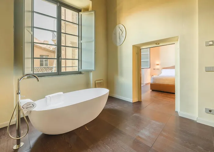 Palazzo Patrizi & Отель